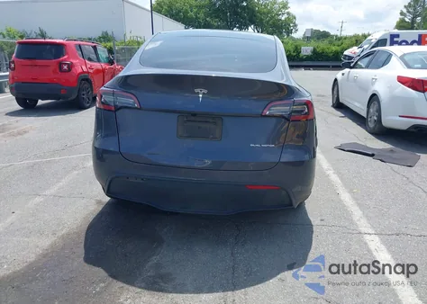 2023 Tesla Model Y Awd/Long Range Dual Motor All-Wheel Drive z USA, uszkodzony, nr VIN 7SAYGDEE8PA145857